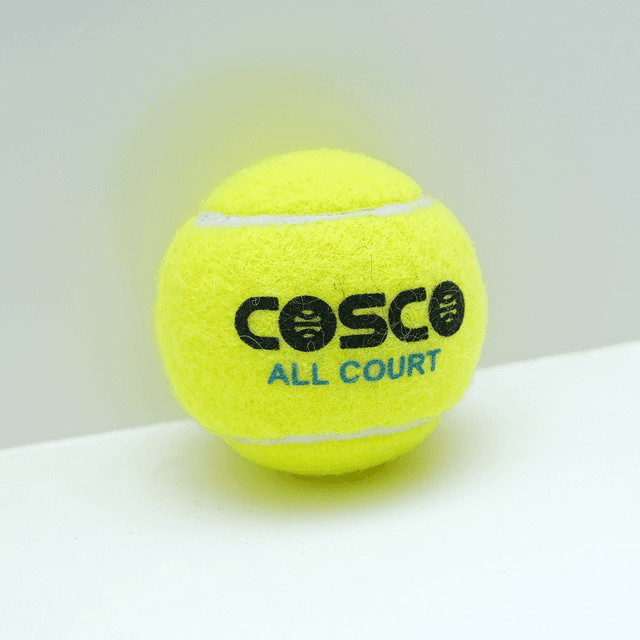 كرات تنس ارضي .Tennis balls